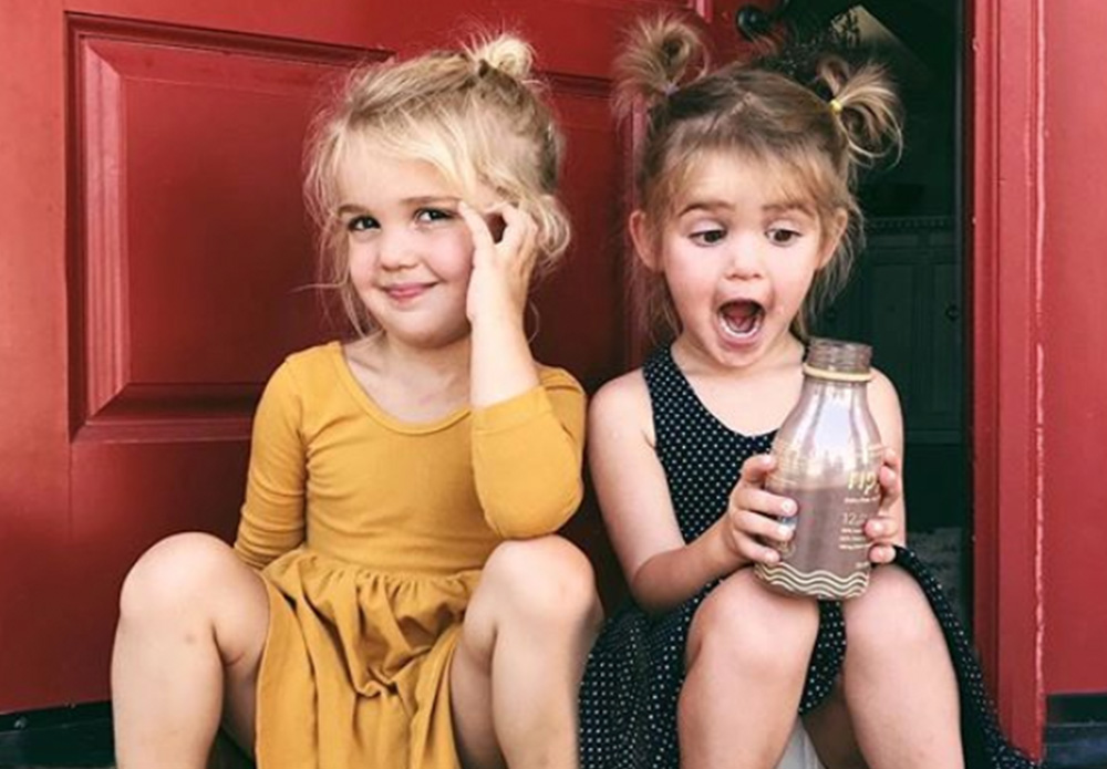 Anak Kembar Yang Hobi Eksis Di Instagram